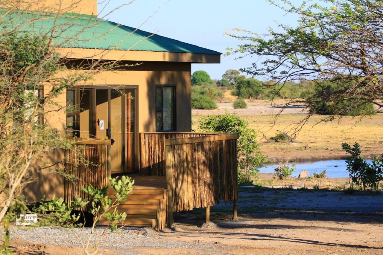 Thobolo'S Bush Lodge Kachikau Exterior photo