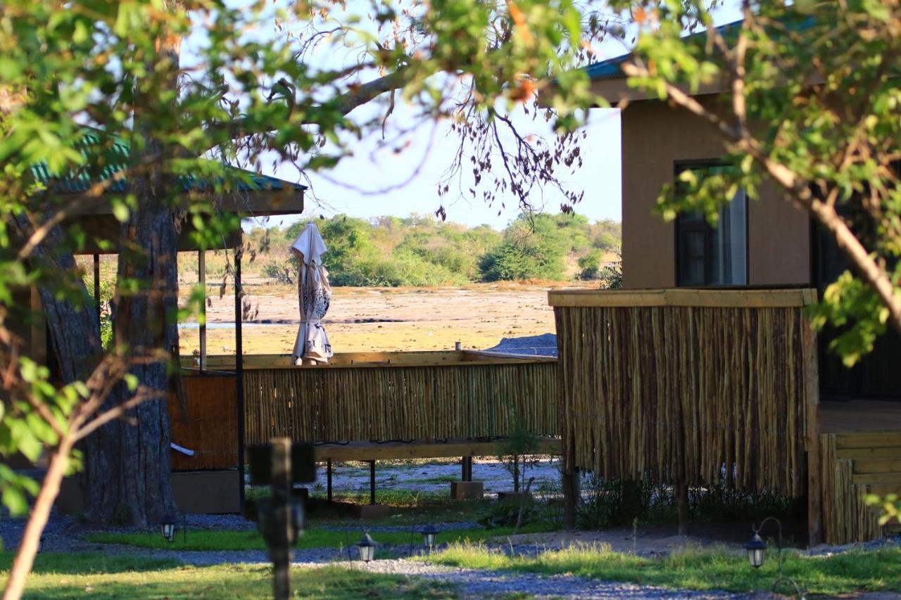 Thobolo'S Bush Lodge Kachikau Exterior photo